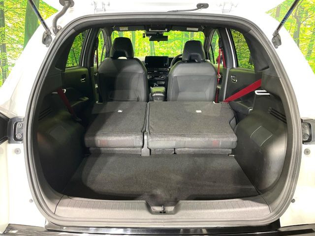 ���i�̂���������ʋ΁A���}���ɏ\���ȉ׎��X�y�[�X���m�ۂ��Ă���܂��B�Z�J���h�V�[�g��|���ƁA�傫�ȉו��̐ύڂ��\�ł���