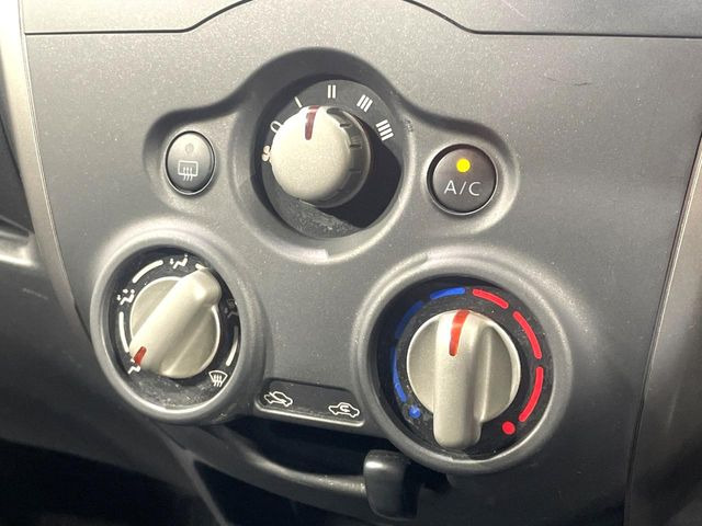 寒い冬も暑い夏も全席に快適な空調を届けてくれる、ダイヤル式エアコンを装備♪