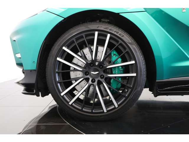 23�C���`�b���A���~�z�C�[����������͋������o���A����SUV�ł���Ȃ���X�|�[�c���f���炵�����݊�������܂��B