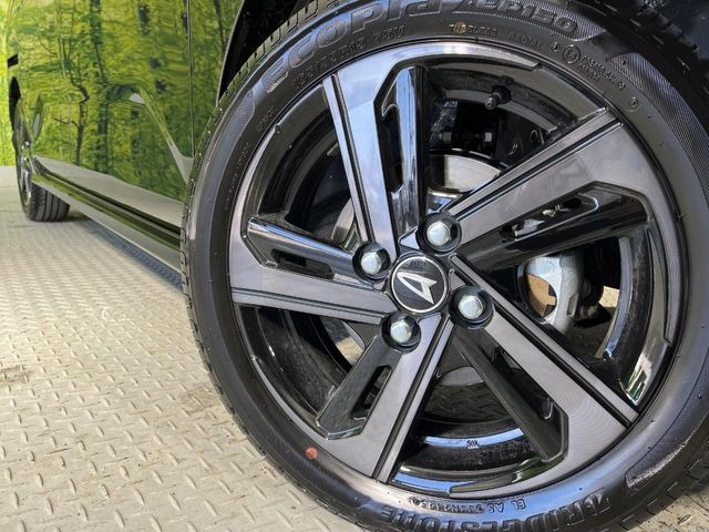 �y����15�C���`�A���~�z�C�[���z�O�ςɃ}�b�`���������A���~�z�C�[���𑕒����Ă���܂��B�e��ЊO�A���~�z�C�[����A�X�^�b�h���X�^�C�����戵�����Ă���܂��B���񂲑��k����������