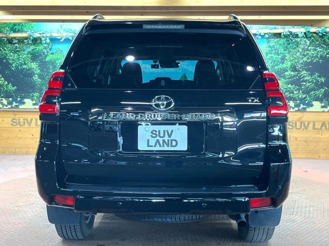 安心の最長10年・走行無制限保証(有償)をご用意。保証内容も充実はもちろん、無料点検&オイル交換や、年中無休の全国・24時間ロードサービスも付帯されておりますのでご安心下さい。