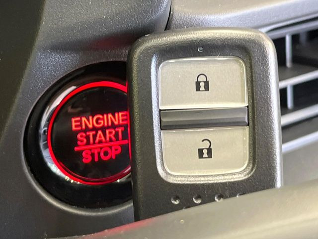 �yHonda�X�}�[�g�L�[�z�J�o����|�P�b�g�ɓ��ꂽ�܂܂ł��h�A�̎{���E�������\�ȃX�}�[�g�L�[�𑕔��B�G���W���̃I���E�I�t�����J�M�����o���K�v����������Ƃ��Ă��֗��ł���