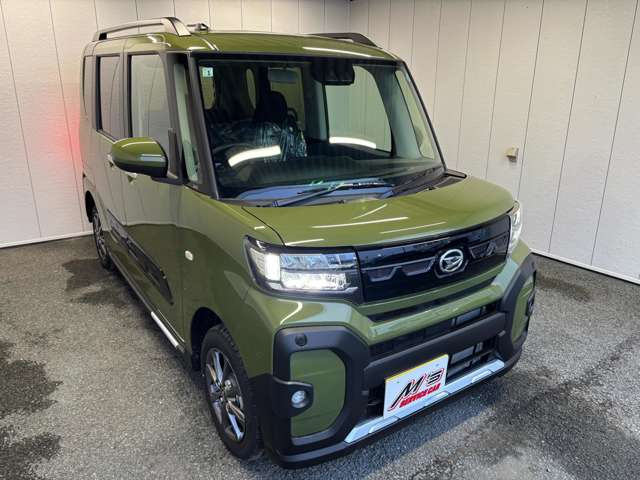 ���ʎԂ́u�T�[�r�X�J�[�G���Y �{�X�v�A�y�����Ԃ́u�T�[�r�X�J�[�G���Y �����X�v���炨�T�������܂��B