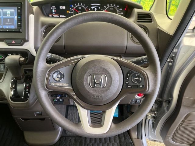 �y�z���_�Z���V���O�z���s���ɑO���̎ԗ�����F�����A�Փ˂������Ȏ��͌x��ƃu���[�L�ŏՓˉ���Ɣ�Q�y�����A�V�X�g�B�����S�Ƀh���C�u�����y���݂��������܂��B