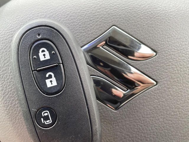 �y�L�[���X�X�^�[�g�V�X�e���z�J�o����|�P�b�g�ɓ��ꂽ�܂܂ł��h�A�̎{���E�������\�ȃX�}�[�g�L�[�𑕔��B�G���W���̃I���E�I�t�����J�M�����o���K�v����������Ƃ��Ă��֗��ł���