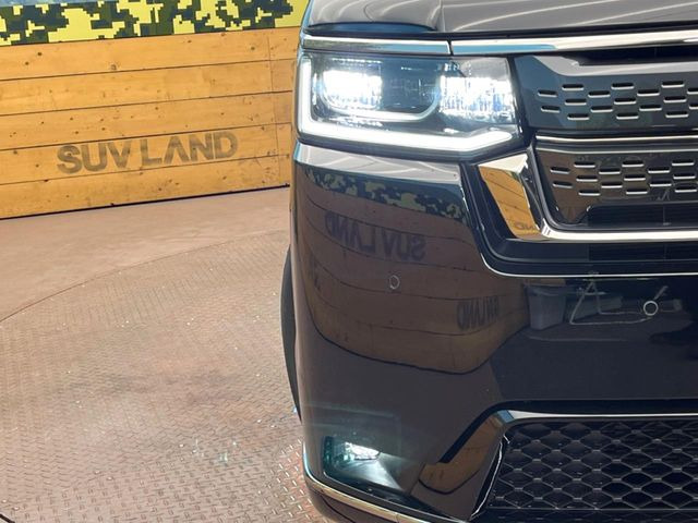 �yLED�w�b�h���C�g�z���V����ԑ��s�����ǍD�Ȏ��E���m�ۂ����S���ĉ^�]�ł��鍂�P�xLED�w�b�h���C�g�𑕔�!�_�����x�������A����d�͂��}�����Ă��܂��B