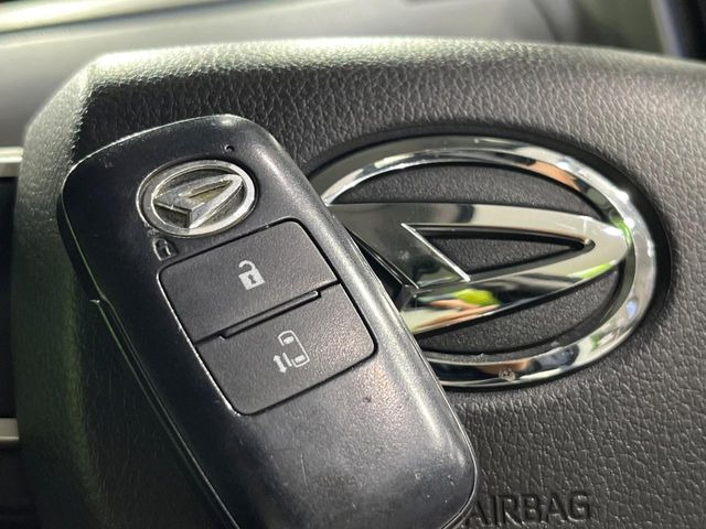 �y�L�[�t���[�V�X�e���z�J�o����|�P�b�g�ɓ��ꂽ�܂܂ł��h�A�̎{���E�������\�ȃX�}�[�g�L�[�𑕔��B�G���W���̃I���E�I�t�����J�M�����o���K�v����������Ƃ��Ă��֗��ł���