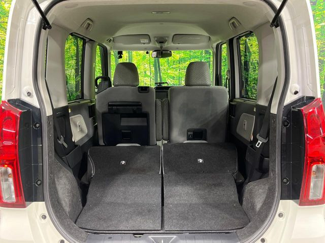 ���i�̂���������ʋ΁A���}���ɏ\���ȉ׎��X�y�[�X���m�ۂ��Ă���܂��B�Z�J���h�V�[�g��|���ƁA�傫�ȉו��̐ύڂ��\�ł���