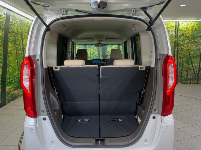 ���i�̂���������ʋ΁A���}���ɏ\���ȉ׎��X�y�[�X���m�ۂ��Ă���܂��B�Z�J���h�V�[�g��|���ƁA�傫�ȉו��̐ύڂ��\�ł���