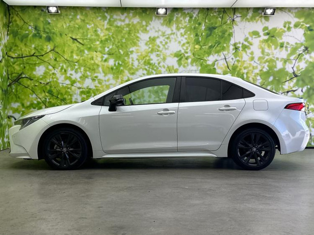 カローラ1.8 ハイブリッド W×B