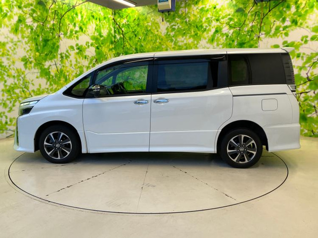 ヴォクシー2.0 ZS 煌III 4WD