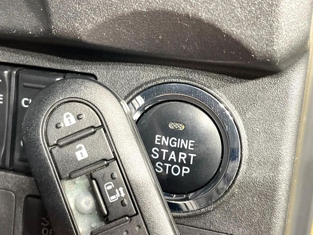 �y�L�[�t���[�V�X�e���z�J�o����|�P�b�g�ɓ��ꂽ�܂܂ł��h�A�̎{���E�������\�ȃX�}�[�g�L�[�𑕔��B�G���W���̃I���E�I�t�����J�M�����o���K�v����������Ƃ��Ă��֗��ł���