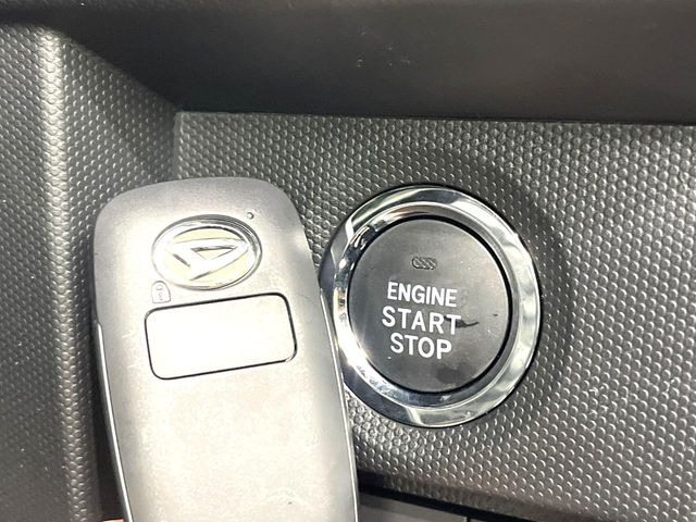 �y�L�[�t���[�V�X�e���z�J�o����|�P�b�g�ɓ��ꂽ�܂܂ł��h�A�̎{���E�������\�ȃX�}�[�g�L�[�𑕔��B�G���W���̃I���E�I�t�����J�M�����o���K�v����������Ƃ��Ă��֗��ł���