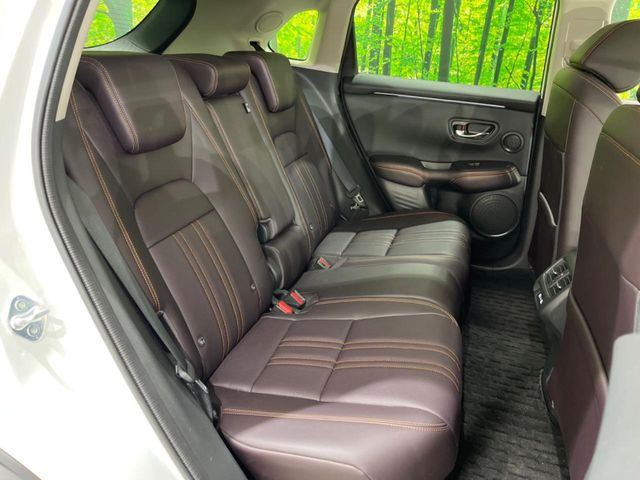 後部座席も気になるようなキズ・汚れやへたり等、大きなダメージはなく、良好な状態です。