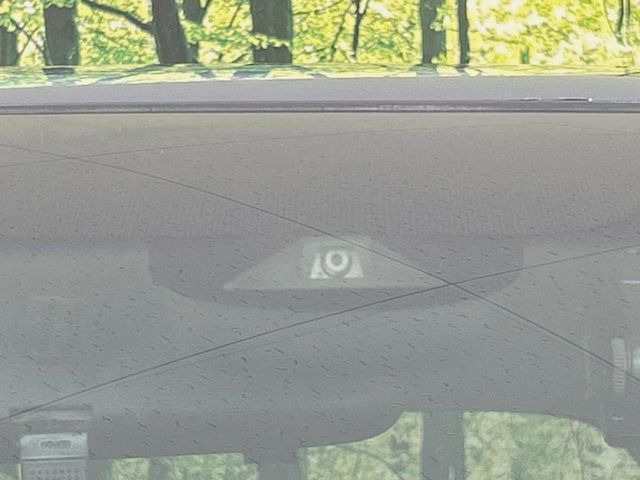 �y�z���_�Z���V���O�z���s���ɑO���̎ԗ�����F�����A�Փ˂������Ȏ��͌x��ƃu���[�L�ŏՓˉ���Ɣ�Q�y�����A�V�X�g�B�����S�Ƀh���C�u�����y���݂��������܂��B