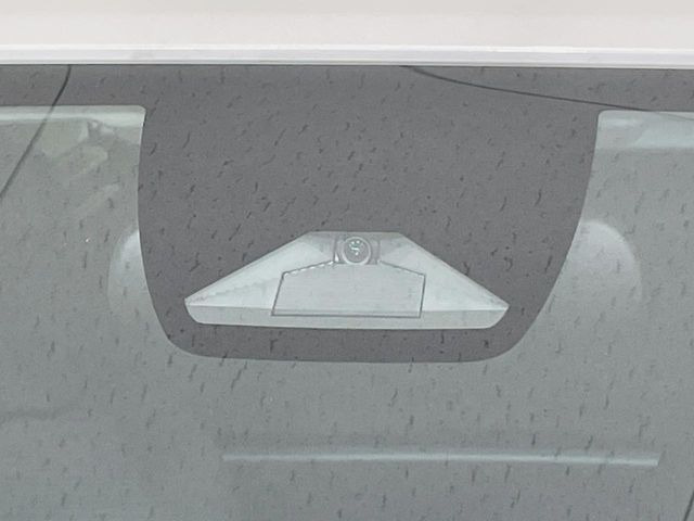 【ホンダセンシング】走行中に前方の車両等を認識し、衝突しそうな時は警報とブレーキで衝突回避と被害軽減をアシスト。より安全にドライブをお楽しみいただけます。