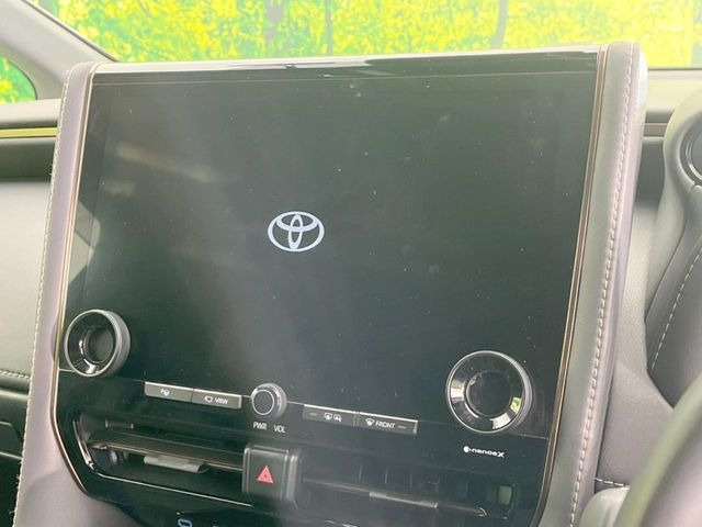 【メーカー純正ナビ】インテリアに溶け込むスタイリッシュな「専用設計」メーカーナビを装備♪視認性や操作性など基本性能にも優れ、より上質なカーライフをお楽しみいただけます。