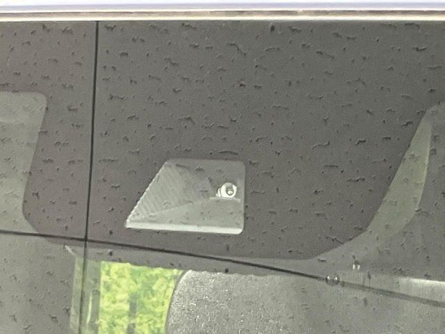 �y�z���_�Z���V���O�z���s���ɑO���̎ԗ�����F�����A�Փ˂������Ȏ��͌x��ƃu���[�L�ŏՓˉ���Ɣ�Q�y�����A�V�X�g�B�����S�Ƀh���C�u�����y���݂��������܂��B