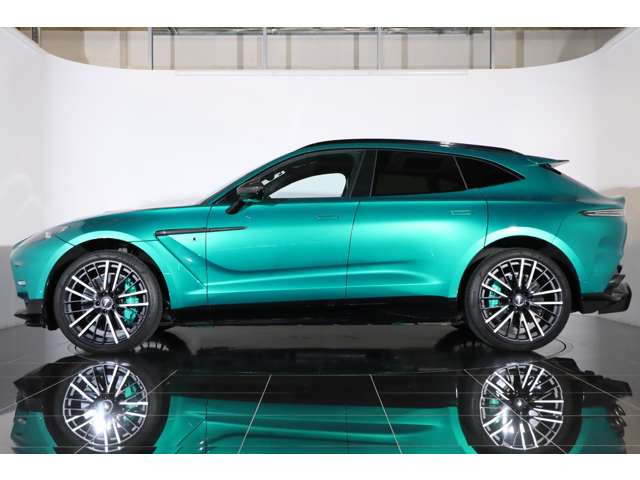 AMR23��p�����[�{�f�B�p�b�N�𑕒����A�ʏ탂�f���Ƃ͈�����悷���[�V�[�ň������܂�����ۂ�^���܂��B