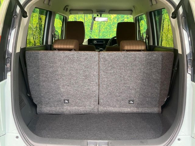 ���i�̂���������ʋ΁A���}���ɏ\���ȉ׎��X�y�[�X���m�ۂ��Ă���܂��B�Z�J���h�V�[�g��|���ƁA�傫�ȉו��̐ύڂ��\�ł���