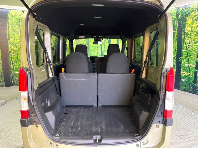 ���i�̂���������ʋ΁A���}���ɏ\���ȉ׎��X�y�[�X���m�ۂ��Ă���܂��B�Z�J���h�V�[�g��|���ƁA�傫�ȉו��̐ύڂ��\�ł���