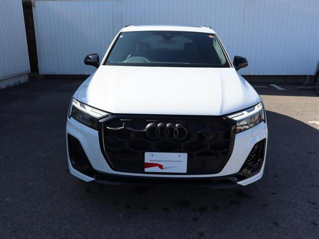Q755 TFSI クワトロ Sライン 4WD
