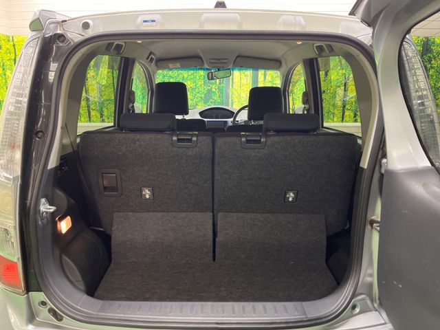 ���i�̂���������ʋ΁A���}���ɏ\���ȉ׎��X�y�[�X���m�ۂ��Ă���܂��B�Z�J���h�V�[�g��|���ƁA�傫�ȉו��̐ύڂ��\�ł���