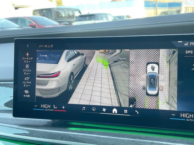 ���p�m���~�b�N�r���[���j�^�[:��p�̃J�����ɂ��A�ォ�猩���낵���悤�Ȏ��_��360�x�N���}�̎��͂��m�F���邱�Ƃ��ł��܂������p�������m�F���₷���A�����ꏊ�ł̐؂�Ԃ��⒓�Ԃ��X���[�Y�ɍs���܂��B