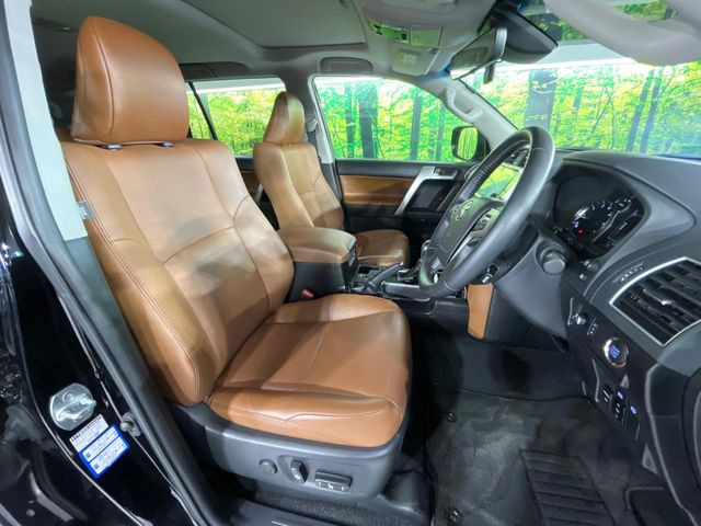 【パワーシート】スイッチ一つで簡単にシートの微調整が可能!電動だから力もいりません!快適なシートポジションにセットして、快適なドライブをお楽しみください。