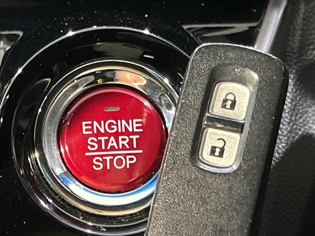 �yHonda�X�}�[�g�L�[�z�J�o����|�P�b�g�ɓ��ꂽ�܂܂ł��h�A�̎{���E�������\�ȃX�}�[�g�L�[�𑕔��B�G���W���̃I���E�I�t�����J�M�����o���K�v����������Ƃ��Ă��֗��ł���