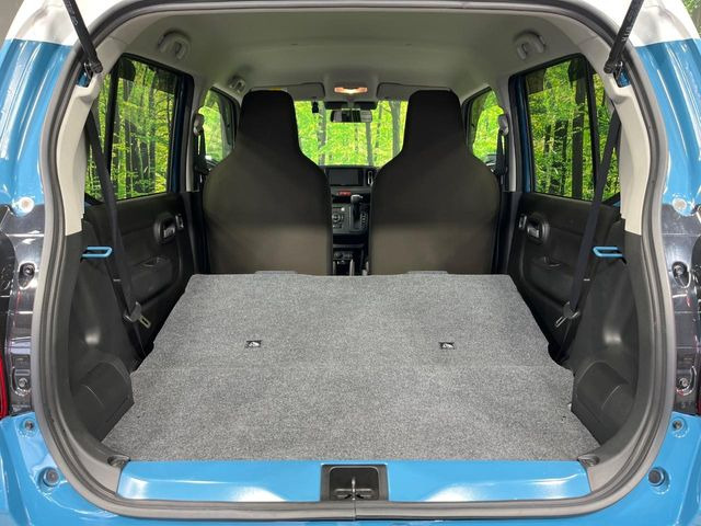 ���i�̂���������ʋ΁A���}���ɏ\���ȉ׎��X�y�[�X���m�ۂ��Ă���܂��B�Z�J���h�V�[�g��|���ƁA�傫�ȉו��̐ύڂ��\�ł���