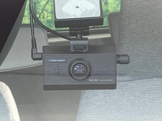 【ドライブレコーダー】ドライブレコーダー装備!走行中はもちろん、あおり運転や事故に遭遇した際、映像で記録し、万一のリスクに備えます。※記録用SDカードはお客様ご自身でご準備いただく必要があります。