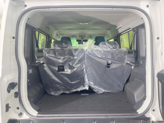 ���i�̂���������ʋ΁A���}���ɏ\���ȉ׎��X�y�[�X���m�ۂ��Ă���܂��B�Z�J���h�V�[�g��|���ƁA�傫�ȉו��̐ύڂ��\�ł���