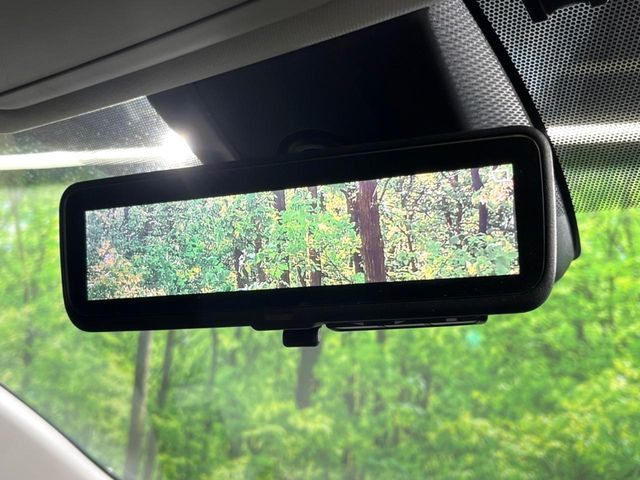【デジタルインナーミラー】後席の大きな荷物や同乗者で後方が確認しづらい時でも安心!カメラが撮影した車両後方の映像をルームミラー内に表示。クリアな視界で状況の確認が可能です!