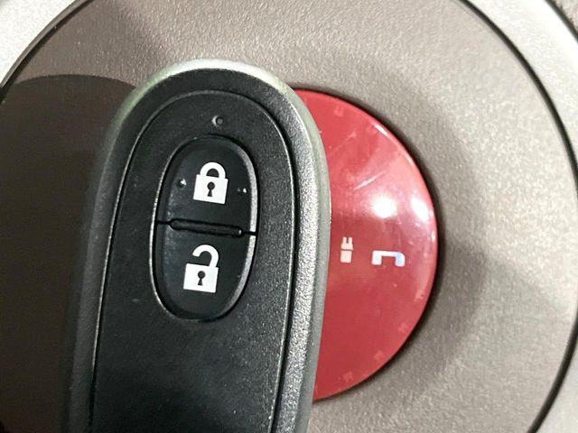 �y�L�[���X�X�^�[�g�V�X�e���z�J�o����|�P�b�g�ɓ��ꂽ�܂܂ł��h�A�̎{���E�������\�ȃX�}�[�g�L�[�𑕔��B�G���W���̃I���E�I�t�����J�M�����o���K�v����������Ƃ��Ă��֗��ł���