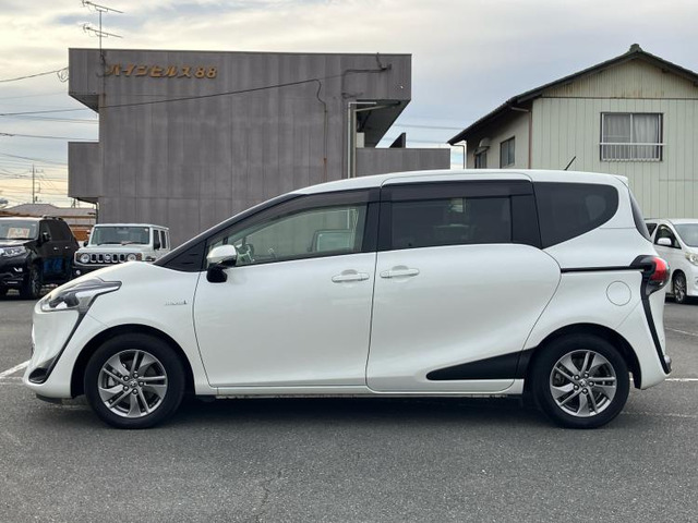 シエンタハイブリッド 1.5 G クエロ