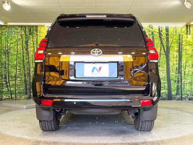 安心の最長10年・走行無制限保証(有償)をご用意。保証内容も充実はもちろん、無料点検&オイル交換や、年中無休の全国・24時間ロードサービスも付帯されておりますのでご安心下さい。