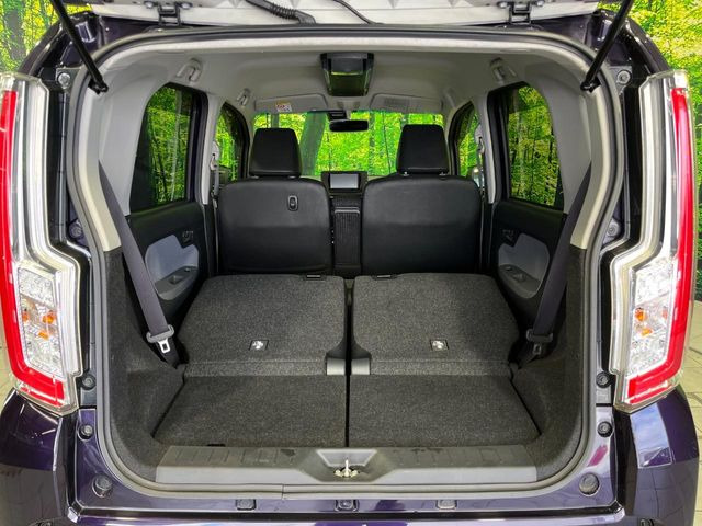 ���i�̂���������ʋ΁A���}���ɏ\���ȉ׎��X�y�[�X���m�ۂ��Ă���܂��B�Z�J���h�V�[�g��|���ƁA�傫�ȉו��̐ύڂ��\�ł���