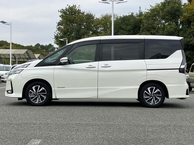 セレナ1.2 e-POWER ハイウェイスターV