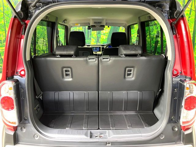 ���i�̂���������ʋ΁A���}���ɏ\���ȉ׎��X�y�[�X���m�ۂ��Ă���܂��B�Z�J���h�V�[�g��|���ƁA�傫�ȉו��̐ύڂ��\�ł���