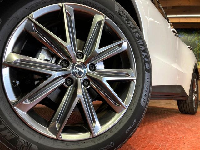 �y����18�C���`�A���~�z�C�[���z�O�ςɃ}�b�`���������A���~�z�C�[���𑕒����Ă���܂��B�e��ЊO�A���~�z�C�[����A�X�^�b�h���X�^�C�����戵�����Ă���܂��B���񂲑��k����������