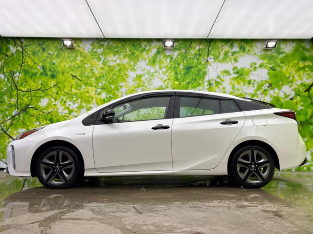 プリウス1.8 S ツーリングセレクション E-Four 4WD