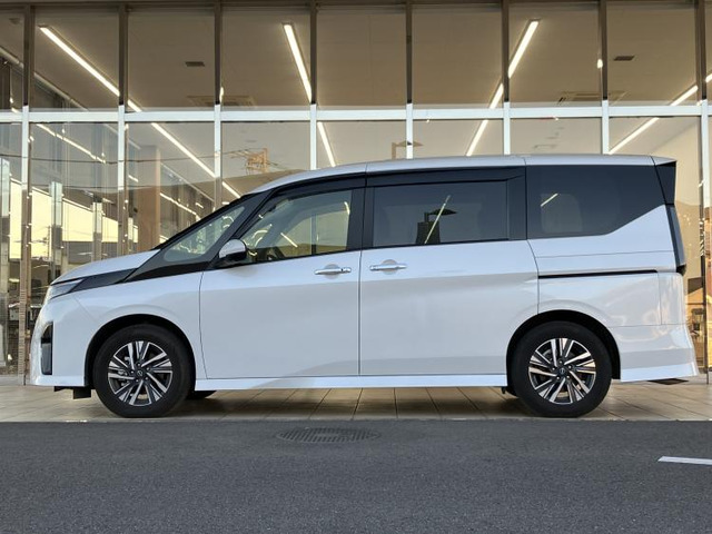 セレナ1.4 e-POWER ハイウェイスターV