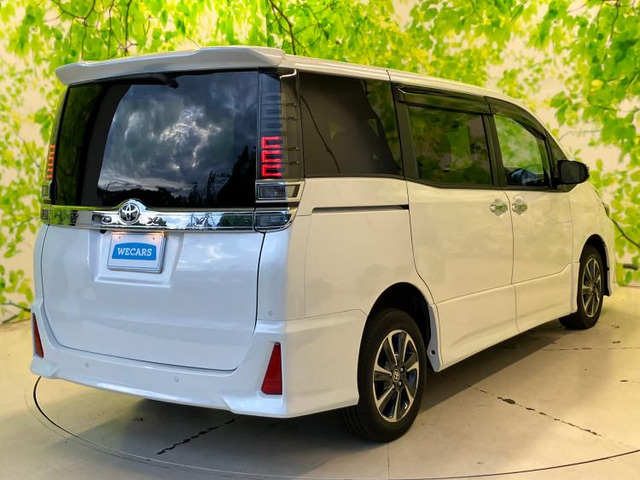 ヴォクシー2.0 ZS 煌III 4WD