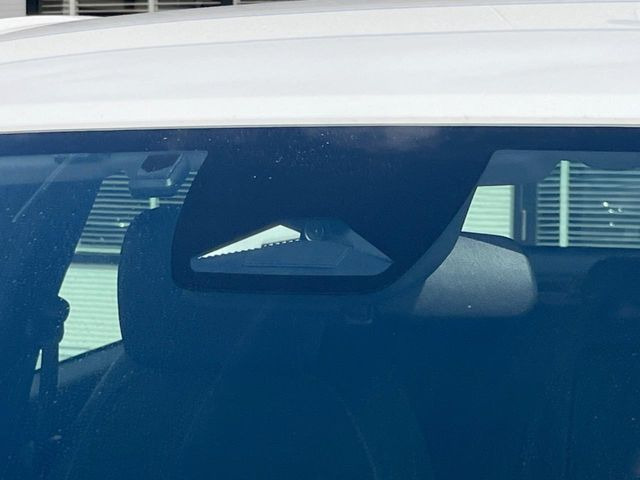 �y�z���_�Z���V���O�z���s���ɑO���̎ԗ�����F�����A�Փ˂������Ȏ��͌x��ƃu���[�L�ŏՓˉ���Ɣ�Q�y�����A�V�X�g�B�����S�Ƀh���C�u�����y���݂��������܂��B