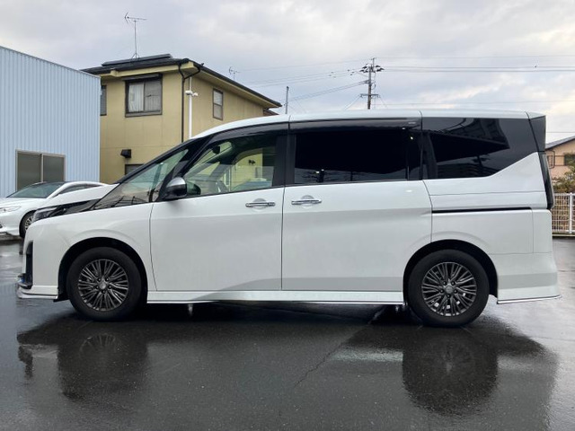 セレナ1.4 e-POWER AUTECH