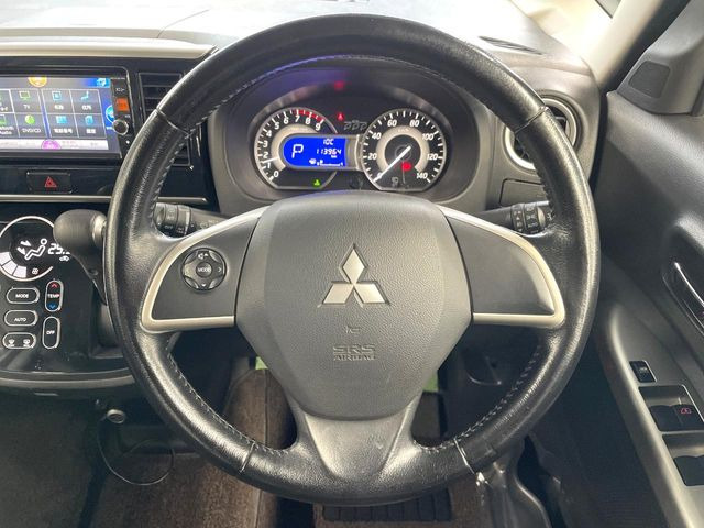 �y�����v�����X�e�A�����O�z�㎿�Ȋv���g�p���邱�ƂŁA��ɂ����������݂ƂĂ��^�]���₷���n���h���ł���