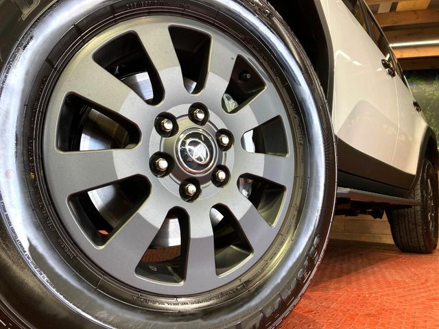 �y�O���[�h��p����18�C���`�A���~�z�C�[���z�f�U�C�����̍��������A���~�z�C�[���𑕒����Ă���܂��B�e��ЊO�A���~�z�C�[����A�X�^�b�h���X�^�C�����戵�����Ă���܂��B���񂲑��k����������