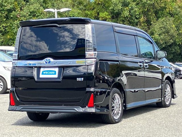 ヴォクシー1.8 ハイブリッド ZS 煌III