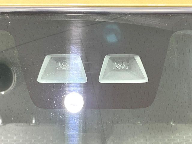 �y�X�}�[�g�A�V�X�g�z���s���ɑO���̎ԗ�����F�����A�Փ˂������Ȏ��͌x��ƃu���[�L�ŏՓˉ���Ɣ�Q�y�����A�V�X�g�B�����S�Ƀh���C�u�����y���݂��������܂��B